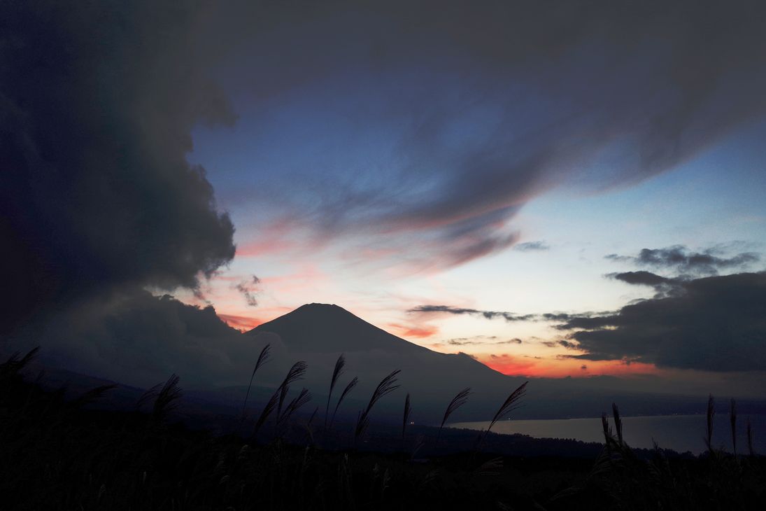 富士山を撮る・・・彩雲現る。そしてダイナミックな夕暮れ・・・_a0031821_1603592.jpg