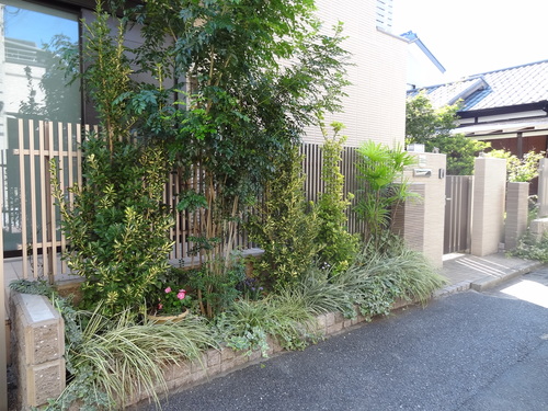 ご近所散歩-内と外の境界_e0264942_14193585.jpg