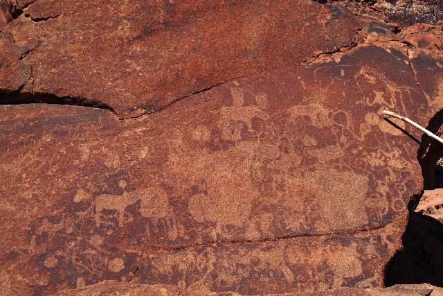 ナミビアの旅 ２８ 世界遺産 トゥウェイフルフォンテイン １ ヤスコヴィッチのぽれぽれblog