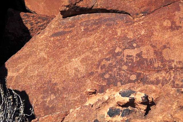 ナミビアの旅 ２８ 世界遺産 トゥウェイフルフォンテイン １ ヤスコヴィッチのぽれぽれblog