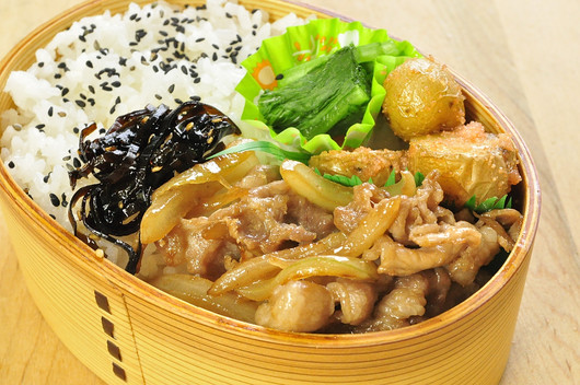 豚の生姜焼き弁当_b0171098_8124865.jpg