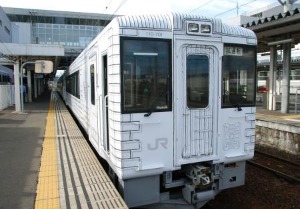 「ゆうぽん」がこの列車にも乗りたがるなぁ(^_^;)　「ＴＯＨＯＫＵ　ＥＭＯＴＩＯＮ」_f0141246_1247961.jpg