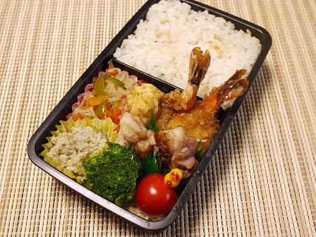 エビフライ弁当*_c0210160_724437.jpg