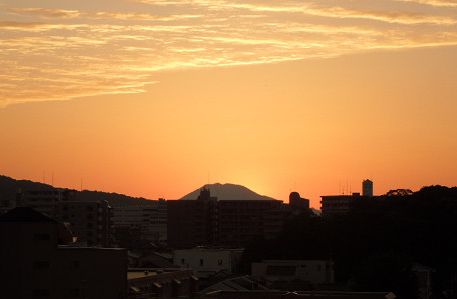 糸島富士（可也山）に沈む太陽_d0124388_181850100.jpg
