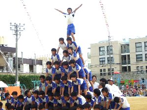 小学校の運動会　可愛い宣誓でスタート。圧巻の組体操は見る人に感動を与えました。_c0133422_22391625.jpg