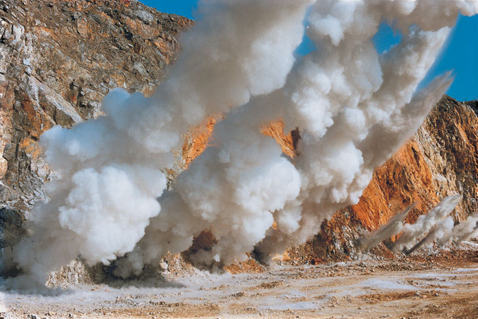 畠山直哉氏 写真集「BLAST」_b0187229_14532162.jpg