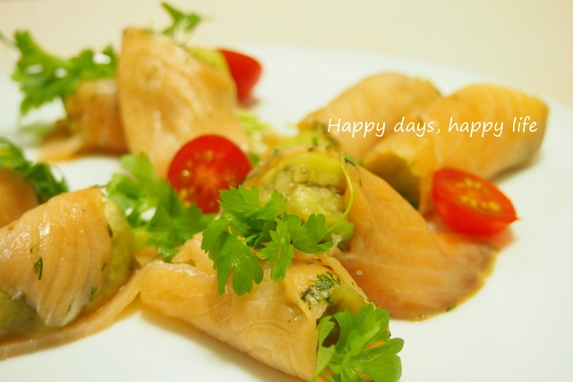 スモークサーモンの焼きなす巻き Happy Days Happy Life スモークサーモンの焼きなす巻き Happy Days Happy Life