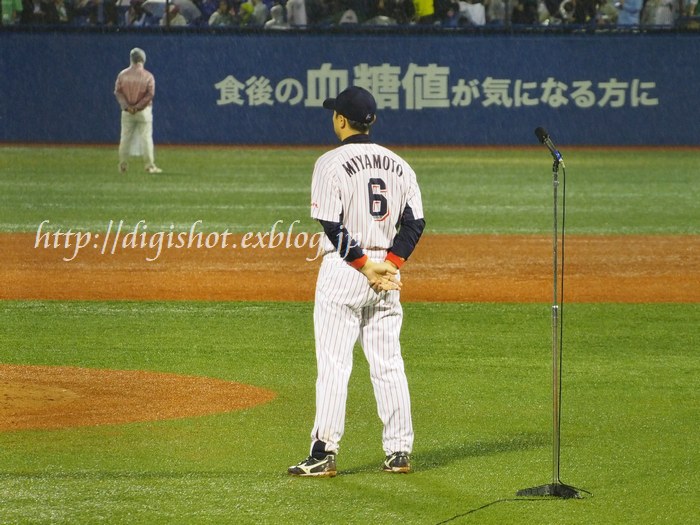 10/4宮本慎也選手引退試合観戦、引退セレモニーフォト1、胴上げ他_e0222575_2142013.jpg