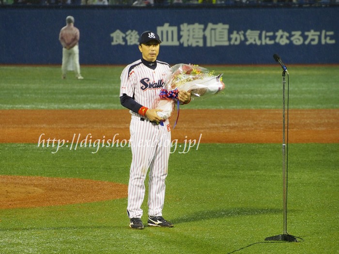 10/4宮本慎也選手引退試合観戦、引退セレモニーフォト1、胴上げ他_e0222575_2332140.jpg