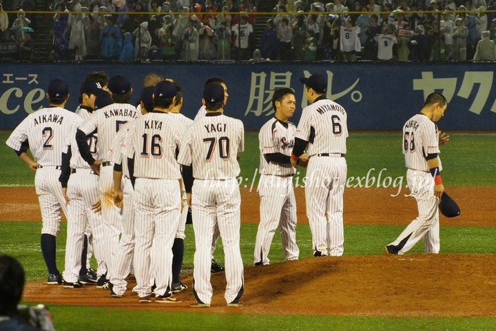 10/4宮本慎也選手引退試合観戦、引退セレモニーフォト1、胴上げ他_e0222575_2415469.jpg