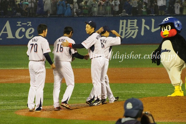 10/4宮本慎也選手引退試合観戦、引退セレモニーフォト1、胴上げ他_e0222575_2422138.jpg