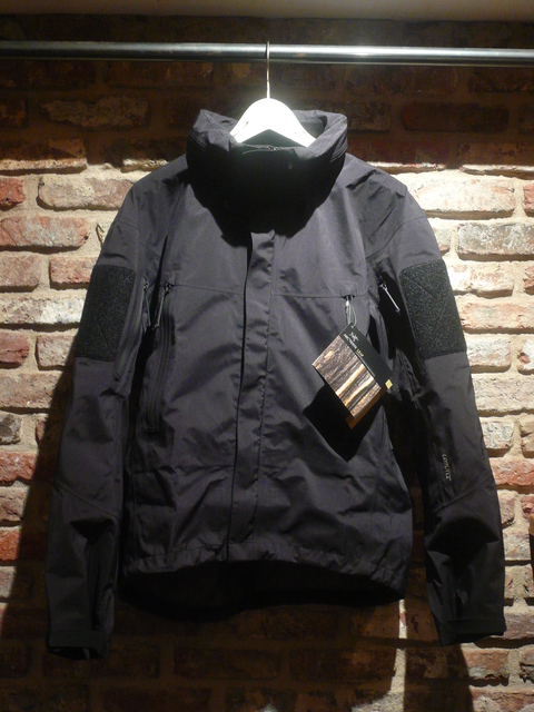 \"ARC\'TERYX\" LEAF ALPHA JACKET -Low Enforcement ＆ Armed Forces-_d0172088_20362026.jpg