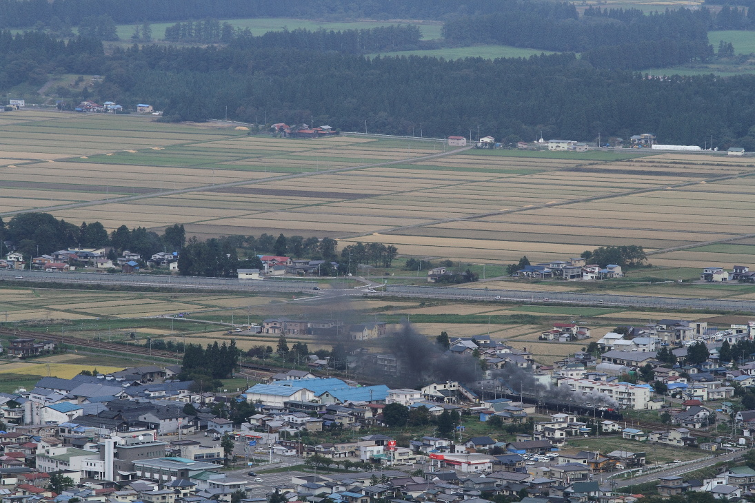 C61の横をこまちが駆け抜けた - 2013年秋・奥羽線 - _b0190710_20382199.jpg