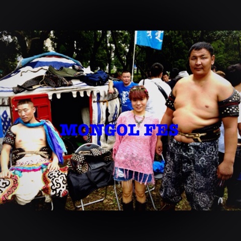 モンゴル相撲大会で歌う。_f0115311_1756966.jpg
