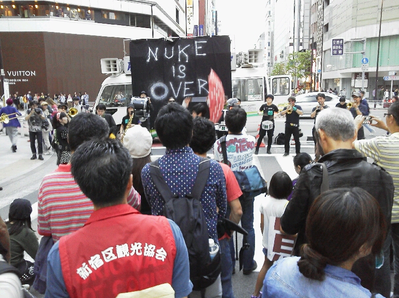 10月6日 怒りのドラムデモ街宣in新宿_e0207223_2052421.jpg