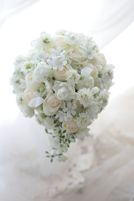 ティアドロップブーケ レースの花 山の上ホテル様へ 一会 ウエディングの花