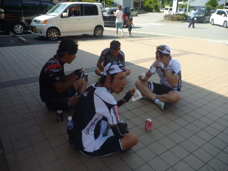 冷たい水を浴びて川遊び！よく食べてよく笑った真のまったりポタリング-詐欺なし！吉野ポタリング②_e0138081_437198.jpg