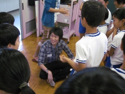 佐渡市立行谷小学校においてワークショップ「『多文化共生』はもう始まっている」を行いました。_c0167632_1563755.jpg