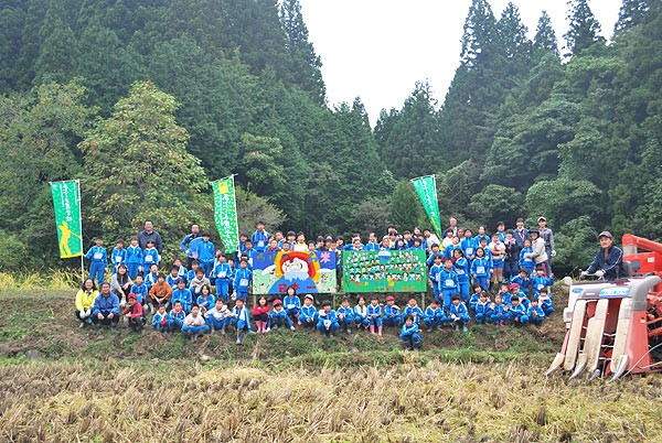 稲刈り体験(月光原小・西根小)_d0247484_2045319.jpg