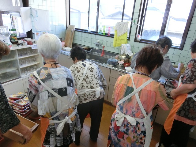 100人以上が楽しんだ駿河台3丁目の「ありがとう会」_f0141310_7451280.jpg