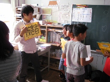 新潟市立新津第三小学校において本学からは2つのワークショップを実施しました。_c0167632_15544860.jpg