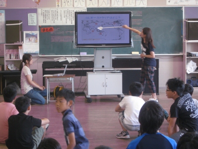 新潟市立新津第三小学校において本学からは2つのワークショップを実施しました。_c0167632_16114750.jpg