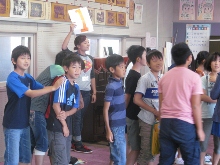 新潟市立新津第三小学校において本学からは2つのワークショップを実施しました。_c0167632_1617242.jpg