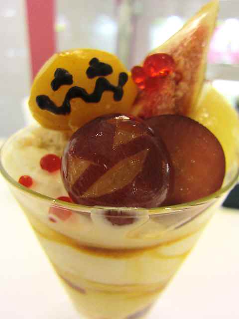 【新宿高野・パフェリオ本店のハロウィンパフェ】_c0042960_16262015.jpg