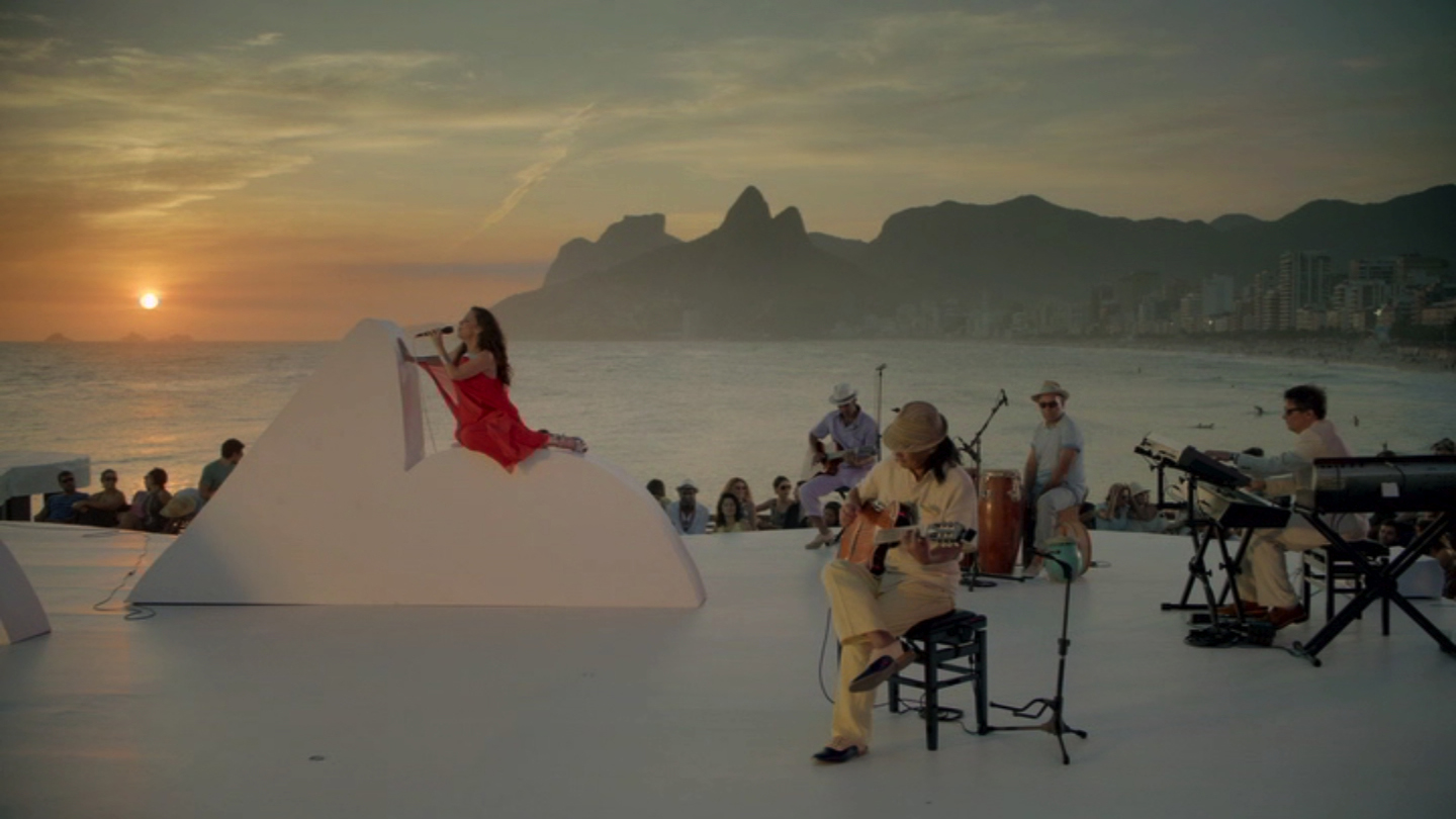 ベベウ・ジルベルト（Bebel Gilberto）「in Rio」（2013）其の弐_e0042361_2321710.jpg
