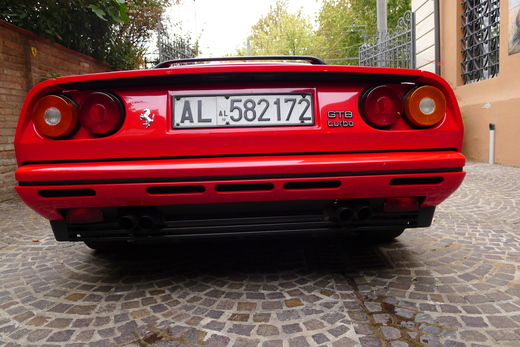 モデナのGTBturbo_a0129711_11241339.jpg