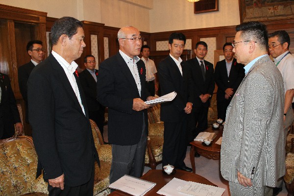 自民党県連として古川知事へ要望_a0040593_2236386.jpg