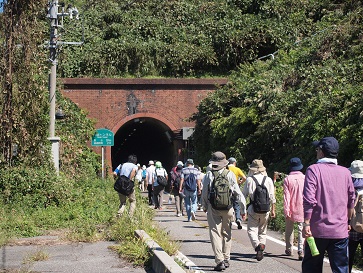 駅からウオーキング③～西へ乗って東へ歩いた2013～_c0187298_21193875.jpg