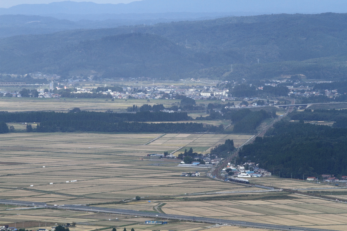 あきたこまちの田んぼを走る汽車 - 2013年秋・奥羽本線 - _b0190710_21203287.jpg