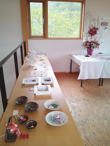 八剣山ワイナリーで展示会 1日目_c0122475_14213524.jpg