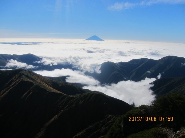 北岳＆間ノ岳：2日目（肩の小屋→北岳・間ノ岳・農鳥小屋→北岳山荘）_b0148050_17124381.jpg