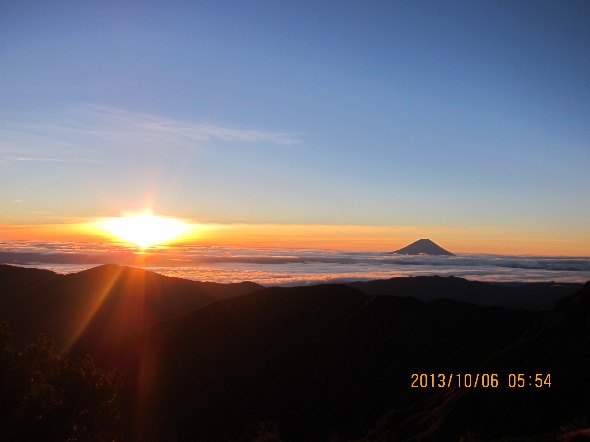 北岳＆間ノ岳：2日目（肩の小屋→北岳・間ノ岳・農鳥小屋→北岳山荘）_b0148050_1775648.jpg