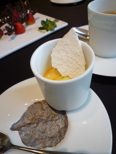 恵比寿 ジョエル・ロブション Joël Robuchon@Joyeux anniversaire♡ ☆♪*♡。..。.゚。*・。☆♬*†_a0053662_0481488.jpg