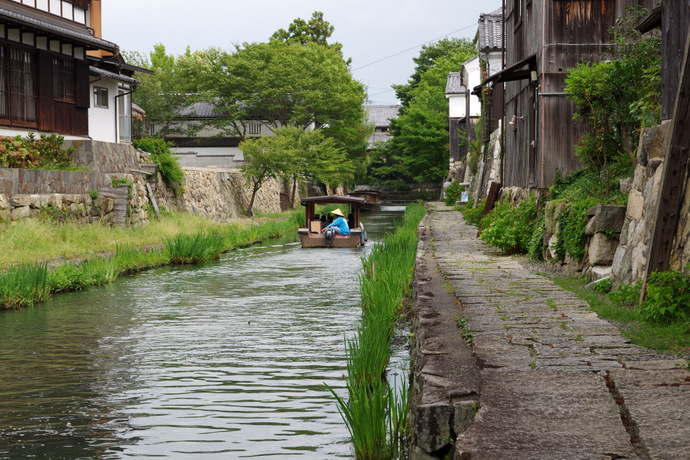 河原に、瓦。#1_b0180063_20134761.jpg