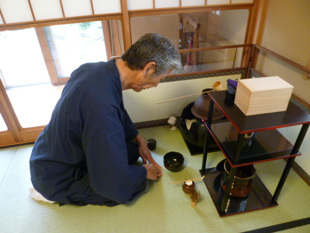 お稽古風景(55)…「茶通箱」【炉】 : 朝日茶道教室