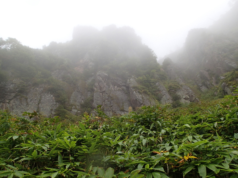 噴煙上げる上高地の前衛、嵐迫る焼岳を行く_b0190242_11434212.jpg