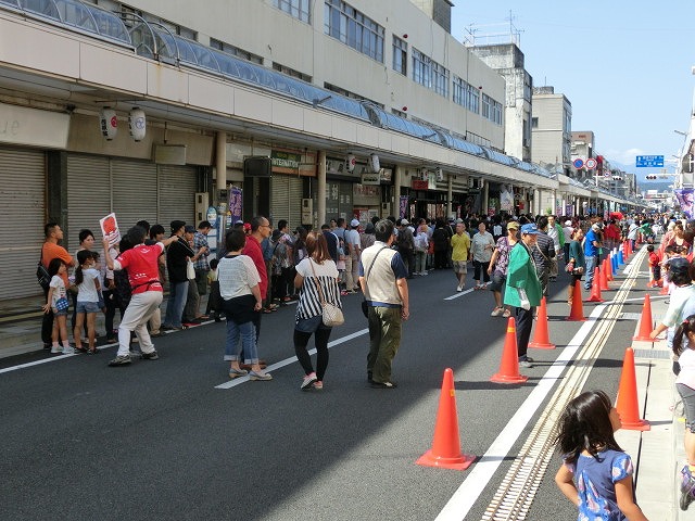 「つけナポ」と「ピロシキ」を堪能 吉原宿場まつり_f0141310_7502642.jpg