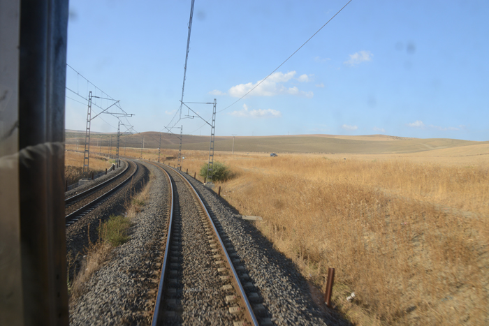 モロッコ鉄道の旅が楽しい!_e0171573_2251562.jpg