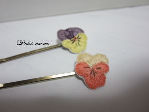 ビオラ刺繍のヘアピン_e0253487_8285060.jpg