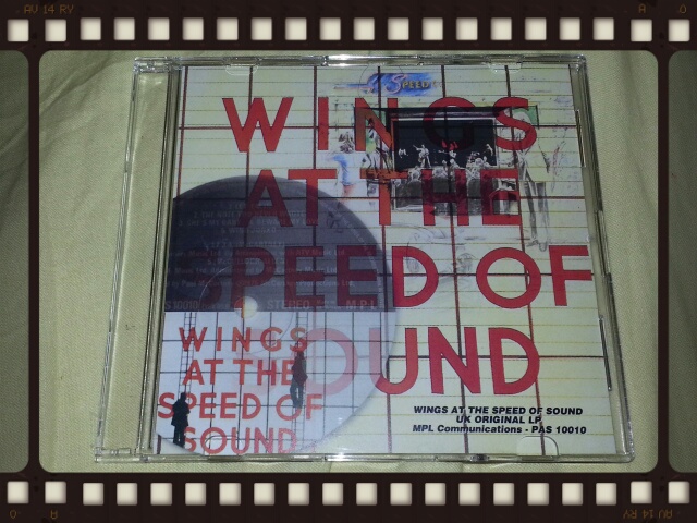 WINGS AT THE SPEED OF SOUND UK ORIGINAL LP_b0042308_033726.jpg