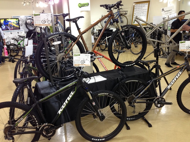 KONA Louis Garneau 2014展示会に行ってきました。_a0287235_1351650.jpg