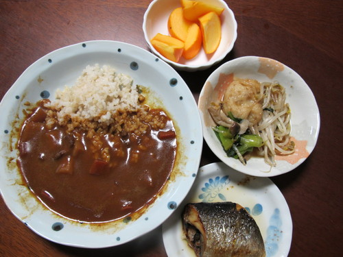 １０月１７日：朝は自家製カレー、昼は鰤煮、お弁当、夜はボンカレ－を頂く_c0075701_17592179.jpg