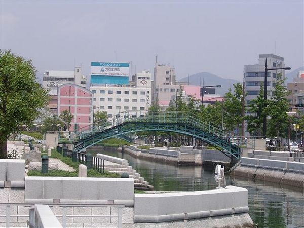 運河の水が街と緑をつなげる風景：長崎水辺の森公園（５）_f0301316_17253832.jpg