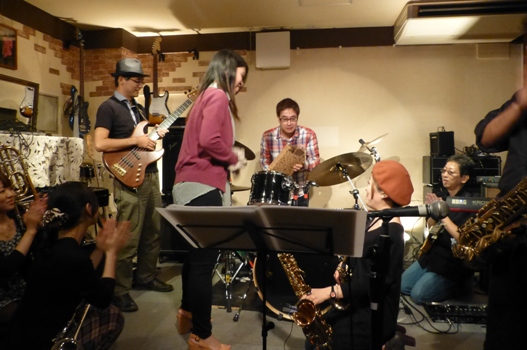 カラフル”ちょっと早い”ハロウィンライブ、ライブレポ♪_e0188087_2343409.jpg