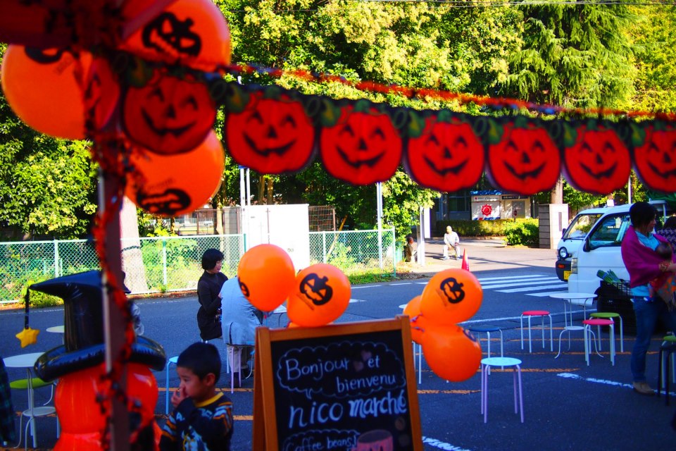 雨天決行!ニコマルシェでハロウィンパーティー♪_b0136223_1852241.jpg