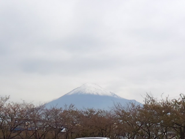 富士山初冠雪_b0292155_1103470.jpg